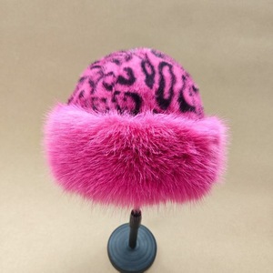 <span class=keywords><strong>Bonnet</strong></span> en fausse fourrure pour <span class=keywords><strong>femme</strong></span> avec imprimé animal et bord moelleux pour les activités de plein air en automne et en hiver - Product Image 3