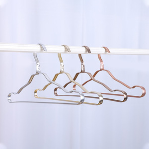 Appendiabiti di lusso in alluminio metallo rosa oro appendiabiti per uso domestico Non antiscivolo giacca appendiabiti a buon mercato - Product Image 5