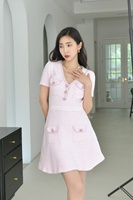 Robe courte en tricot OUDINA élégante et décontractée à manches courtes, col en V et boucle diamant pour femmes