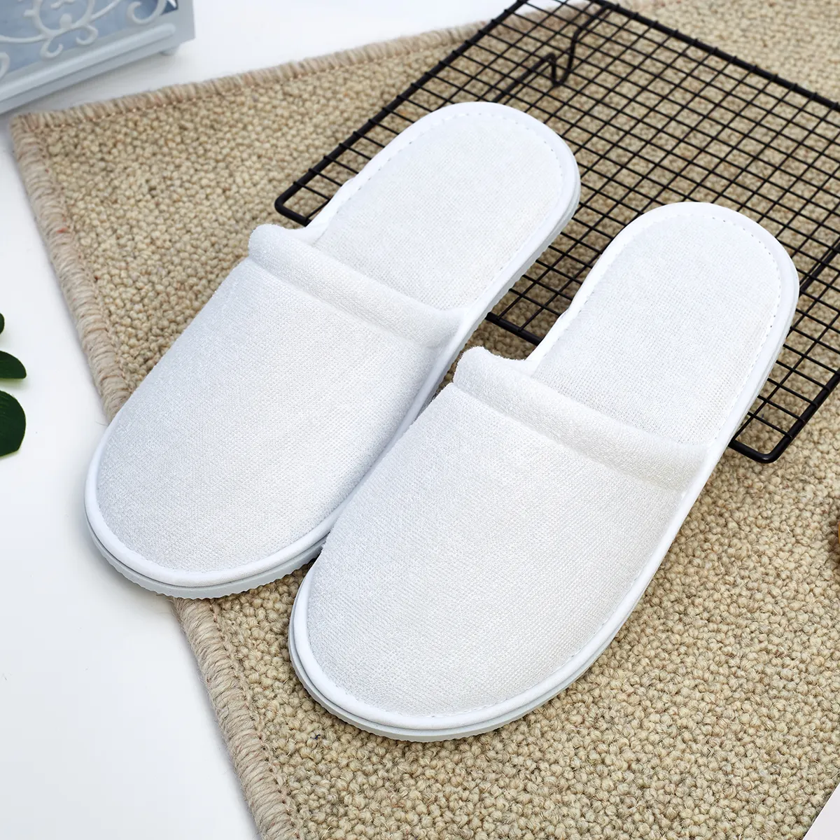 Custom EVA luxury slippers disposable hotel slippers, hotel bedroom slippers