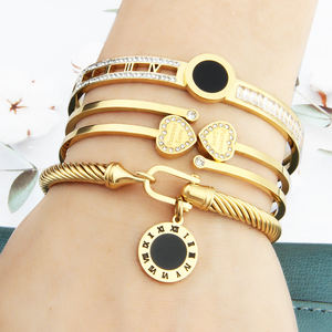 Di alta qualità <span class=keywords><strong>eco</strong></span>-<span class=keywords><strong>friendly</strong></span> materiale da donna accessori regalo lettera a forma di cuore numeri romani in acciaio inox bracciale - Product Image 2