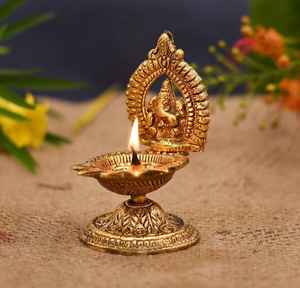 อุปกรณ์ตกแต่งบ้านเครื่องตกแต่ง Diwali ทำจากอลูมิเนียมชุบทองมาใหม่เชิงเทียนสำหรับเป็นของขวัญ - Product Image 1