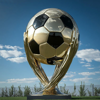 Décoration de ville de jardin extérieur grand miroir moderne personnalisé poli art abstrait métal artisanat sculpture de football en acier inoxydable