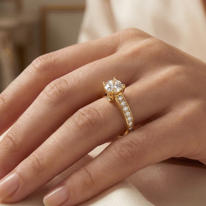 Anillo de Compromiso Solitario con Diamante Cultivado en Laboratorio de 0.50 CTS, Clásico, con Engaste Lateral Oculto, Oro de 14K, OEM/ODM, Regalos para Aniversario o Fiesta - Product Image 1