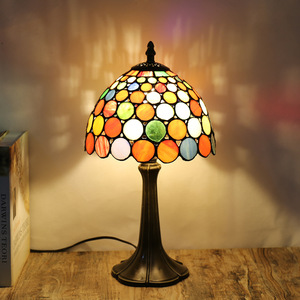 Lampe de table de style rétro européen, lampe de table décorative créative avec vitrail pour bureaux et chambres à coucher - Product Image 4