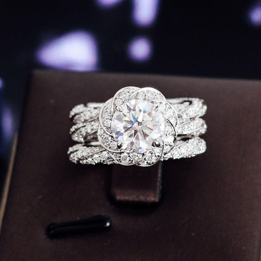 18k white Gold  moissanite diamond ring