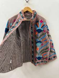 เสื้อแจ็คเก็ตกำมะหยี่ปักมือลายซูซานี สไตล์อุซเบก แต่งลูกไม้ ลายสัตว์ ผ้าฝ้าย ผ้านวมหนาสำหรับฤดูหนาว สไตล์โบโฮ ลายชนเผ่า คุณภาพสูง - Product Image 1