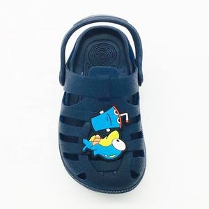 En gros <span class=keywords><strong>pas</strong></span> <span class=keywords><strong>cher</strong></span> doux enfants EVA sabots chaussures de jardin d'enfants en plein air décontracté sandales en plastique pantoufles de glissière pour garçons et filles - Product Image 3