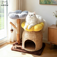 Arbre à chat en bois massif fait main avec perchoir en peluche en forme de nuage, maison pour chat tressée et griffoir en sisal pour chats d'intérieur
