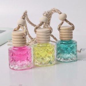 Mini diffuseur de parfum suspendu pour voiture, décoration, huile essentielle, parfum, désodorisant pour voiture avec couvercle en bois - Product Image 1