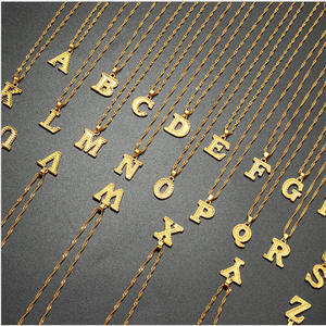 Collar con colgante chapado en oro de 26 letras de <span class=keywords><strong>A</strong></span> <span class=keywords><strong>a</strong></span> Z con cadena de eslabones, estilo moderno para fiesta, regalo de boda, características de adorno de estilo cubano - Product Image 3