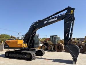 Excavatrice sur chenilles hydraulique d'occasion Hyundai 220-9S, modèle 2021, 22 tonnes, puissante force de creusement, moteur hydraulique stable, boîte de vitesses - Product Image 4