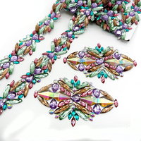 Vente en gros de garnitures thermocollantes multicolores violettes à motifs pour la décoration du carnaval de Saint-Martin