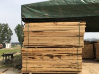 Planche en bois massif de pin