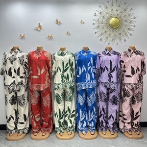 Set Loungewear da <span class=keywords><strong>Donna</strong></span> <span class=keywords><strong>Taglie</strong></span> <span class=keywords><strong>Forti</strong></span> 2 Pezzi, T-Shirt Oversize a Maniche Corte, Abbigliamento <span class=keywords><strong>Donna</strong></span> <span class=keywords><strong>Taglie</strong></span> Grandi all'Ingrosso - Product Image 1