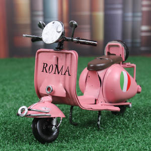 Vacanza romana per Vespa piccola pecora 1:18 a pedali modello in metallo placcato oro a tema animale incisione tecnica - Product Image 6