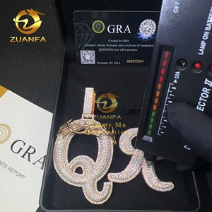 Pendente di Lusso in Stile Spine per Uomo con Catena Iniziale Lettera R Q in Argento Sterling 925 con Diamanti Moissanite VVS1 Iced Out - Product Image 2