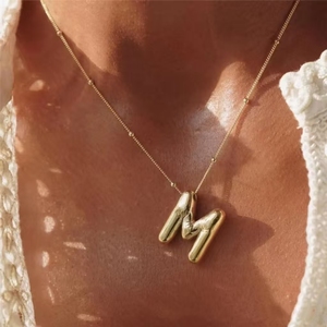 Collar con Colgante de Letras A-Z, Chapado en Oro, Estilo Simple y Lujoso, Bonito Collar de Cobre para Mujer, Joyería al por Mayor - Product Image 1