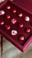 Truffes faites à la main personnalisées chocolat faveurs assortis chocolats noirs au lait bonbons UV avantage feuille papier carton boîte d'emballage