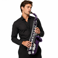 Saxophone alto avec finition laquée or, corps en laiton laqué, modèle à clés en nickel ; disponible en plusieurs couleurs