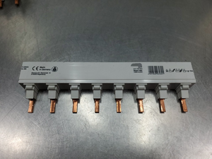 Bloque de Conectores 5ST3 703-3HG 80A 1000VAC/DC, 8.25" 4B-51 5ST3 703-3HG 80A 1000VAC/DC Bloque de Conectores 8.25" 4B-51 Plc - Product Image 1