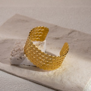 Pulsera de Moda de Verano de Alta Gama, Elegante Diseño de Acero Inoxidable con Oro de 18K, Simple y Elegante, Ligera y de Lujo, No se Desvanece, para Mujer - Product Image 4