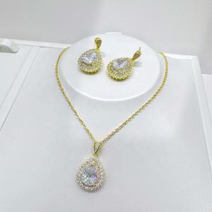 Precio de fábrica, plata 925, juego de regalo con flor de trébol, alta calidad, chapado en oro para mamá, conjuntos de joyería de circonita para niñas. - Product Image 3