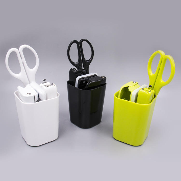 Несколько цветов 5 предметов в комплекте, Настольный Набор Аксессуаров Набор Канцелярских Принадлежностей Удар степлер скобы ножницы и ручки, кольцо для ключей, держатель для офиса