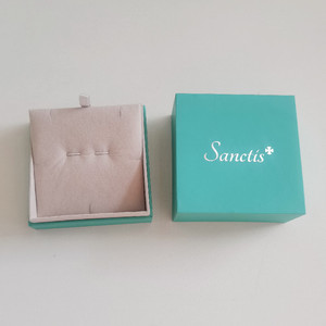 Nuevo diseño de caja de joyería de terciopelo cuadrada con inserto de doble cara y diseño especial para anillos, colgantes, pendientes y gemelos. - Product Image 3