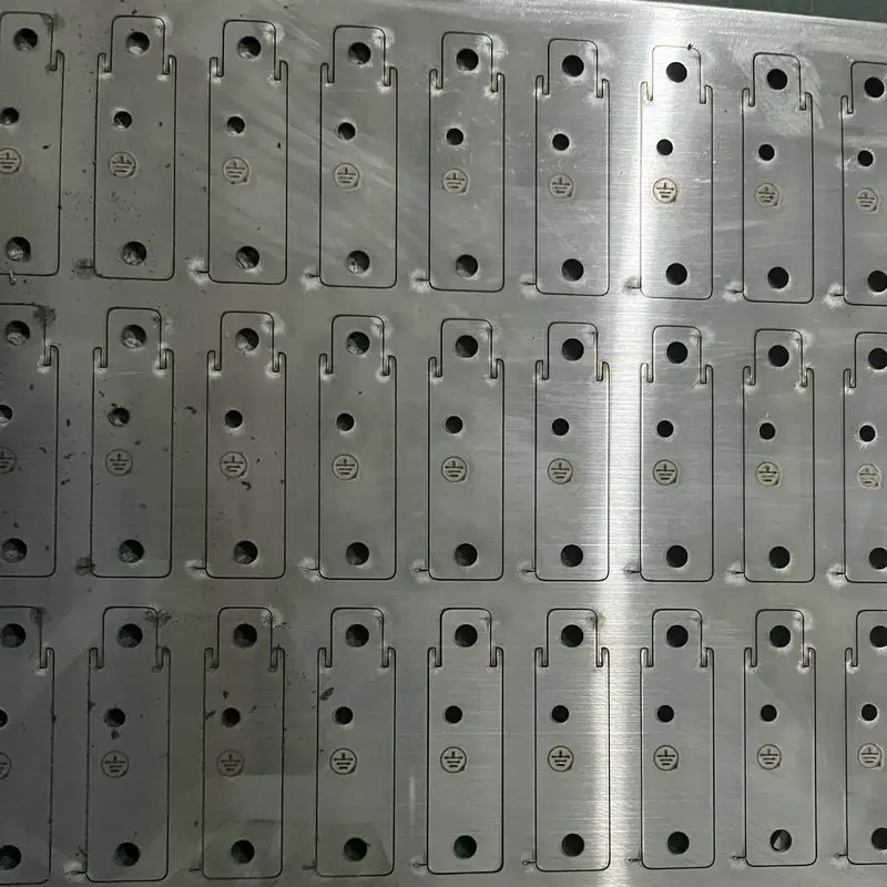 精密レーザー切断金属板カスタムアルミニウム合金ステンレス鋼曲げ溶接作業
