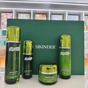 Coffret Quatre Pièces d'Extraits Végétaux pour une Hydratation Profonde, une Routine Complète Nourrissante et Lissante - Product Image 2