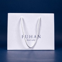 Sac en papier blanc de luxe avec logo personnalisé, écologique, recyclable, avec poignée en corde, pour vêtements, fourrures, chaussettes, emballage cadeau