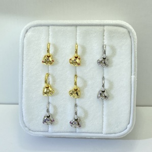 Venta al por mayor de fábrica: Pendientes de aro chapados en oro con colgante de corazón de moda para mujer - Product Image 4