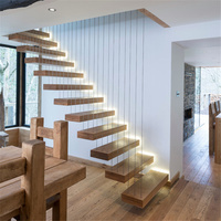 Système d'escalier flottant contemporain avec marches en bois naturel pour les intérieurs résidentiels