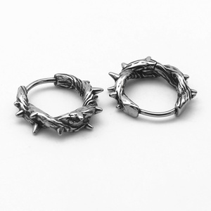 Pendientes de Aro Huggie para Hombre, Personalizados, Hipoalergénicos, de Acero Inoxidable 316L, con Corona de Espinas y Púas, Estilo Gótico Vintage, Regalo - Product Image 2