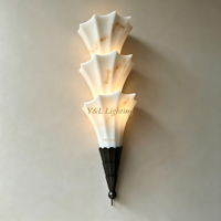 Applique murale en verre plissé de luxe moderne, lampe murale décorative en acier inoxydable noir pour l'intérieur des villas et des hôtels
