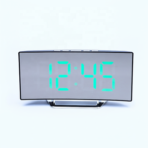 Reloj de Espejo LED Inteligente con Alarma Digital y Pantalla de Temperatura, Diseño Moderno Rectangular de Plástico para Escritorio, Mesa, Decoración del Hogar - Product Image 1