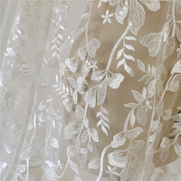 Nouveau design de tissu de broderie en tulle et dentelle à paillettes florales pour robe de mariée