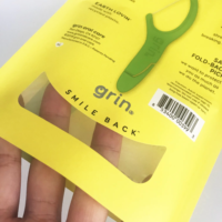 Sac d'emballage transparent pour aligneurs de dents au design personnalisé pochette de fil dentaire en mylar recyclable scellée sur 3 côtés avec du plastique PE