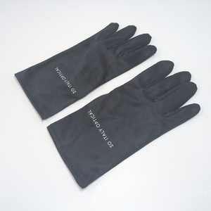 Guantes Negros de Microfibra Personalizados con Logotipo Blanco para Vendedoras de Joyería - Product Image 1
