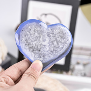Venta al por Mayor de Piedras de Ágata Azul Talladas en Forma de Corazón, Cristal Pulido, para Regalo de Feng Shui - Product Image 2
