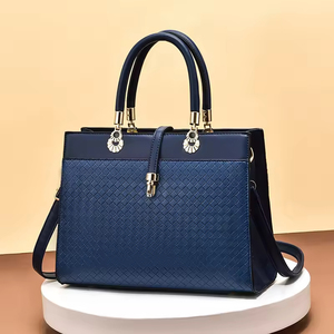 Bolsos Tote de Gran Capacidad para Mujer, Diseño Moderno y Lujoso, Duraderos, Impermeables, de Cuero PU, para Viajes al Aire Libre - Product Image 6