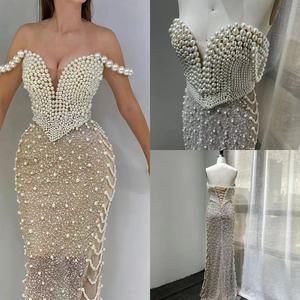 Abito da Sera a Sirena da Sposa 2024 Stile Dubai Bianco e Nudo Elegante con Perle e Spalline Sottili - Product Image 3