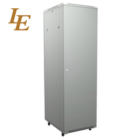 Armoire de serveur 19 pouces 32U 800*800 en acier SPCC, capacité 800 kg, en stock