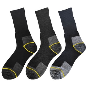 Vente en gros de chaussettes d'équipage en coton recyclé biologique évacuant l'humidité pour hommes Logo imprimé en éponge robuste pour la randonnée printanière et le travail - Product Image 3