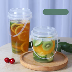 Seau à boisson en plastique PP transparent avec poignée et couvercle, jetable, grande capacité, pour jus de fruits et autres boissons, vente en gros - Product Image 4