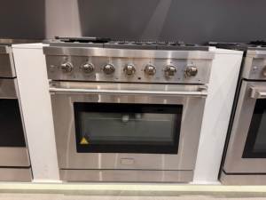 36 pulgadas. 5.5 pies cúbicos Estufa de Gas de 6 Quemadores con Horno en Acero Inoxidable y Puerta Blanca y Dispositivo de Seguridad de Gas - Product Image 4