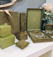Boîte à bijoux en velours vert olive de luxe, boîtes à bagues, colliers et boucles d'oreilles multi-tailles, boîtes cadeaux en flanelle personnalisées avec logo pour la vente au détail