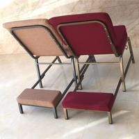 Chaises d'église empilables en tissu avec logo moderne entrelacé rouge, bleu, violet, noir pour auditorium, cinéma, hôtel, école