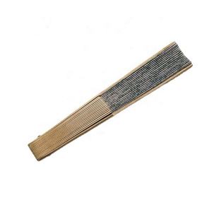 Ventilateur pliant portable personnalisé de haute qualité avec logo personnalisé Tissu en bois de qualité assurée avec style d'amour sculpté - Product Image 6